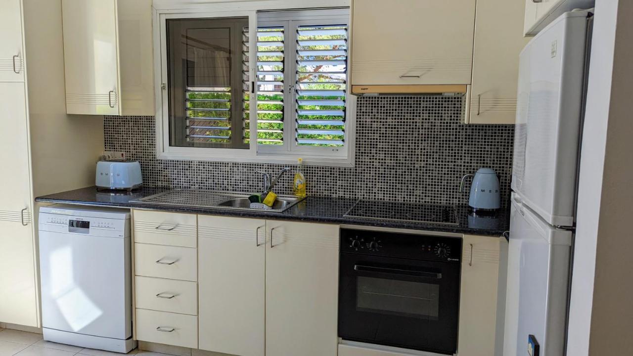 Stylish Garden At Harbour Appartement Paphos